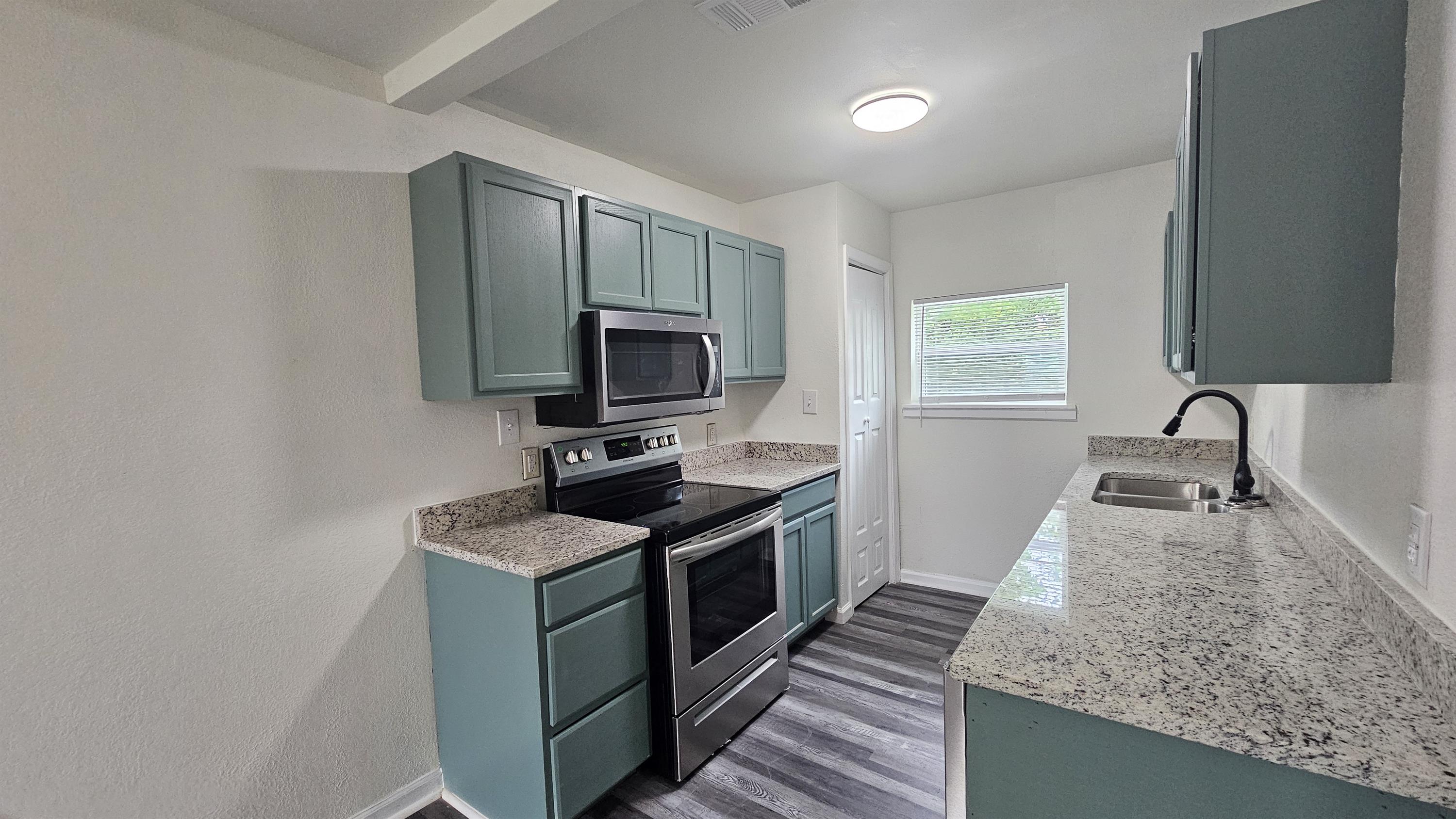 403 Main Street - 11